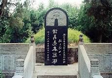 第一个进诸葛亮墓的人